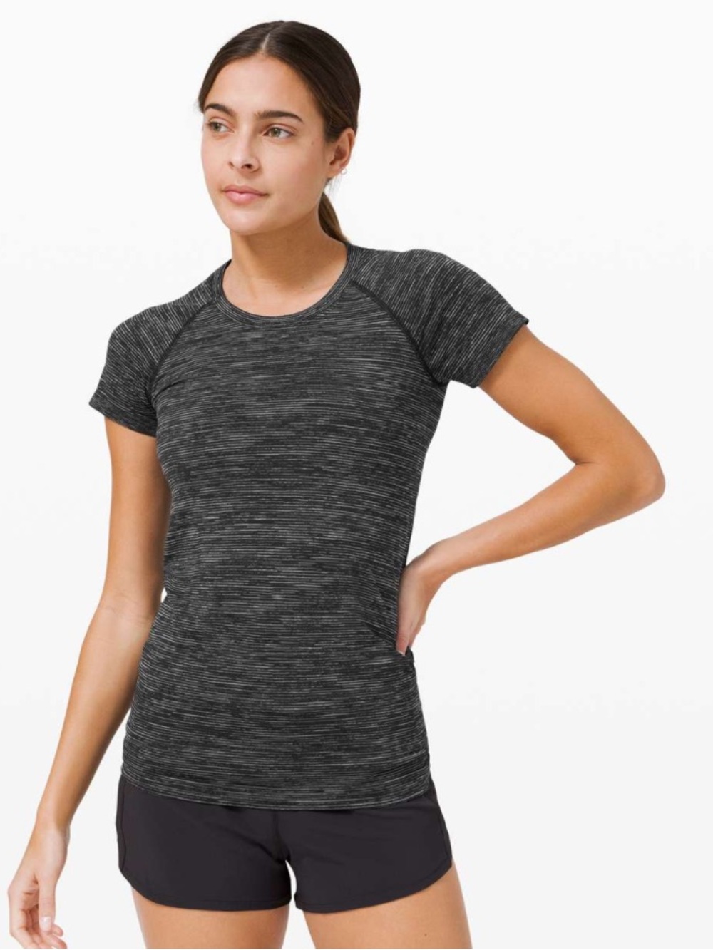Lululemon Swiftly Tech Short Sleeve 2.0
Black / White / Black size 8